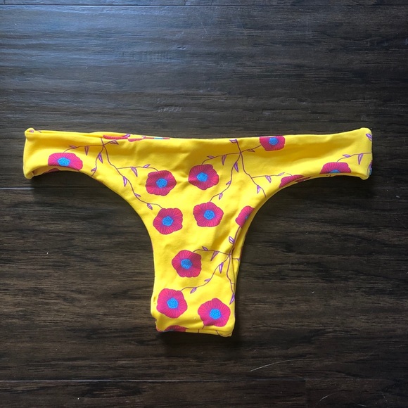 Bathsuit bottoms - Picture 2 of 4